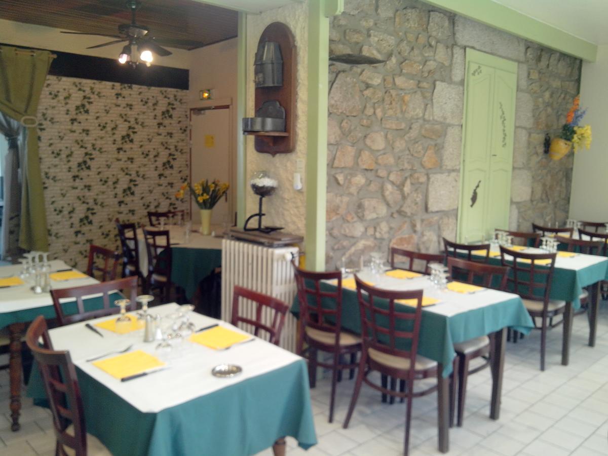Hotel Restaurant Du Velay Ле-Шамбон-сюр-Ліньон Екстер'єр фото